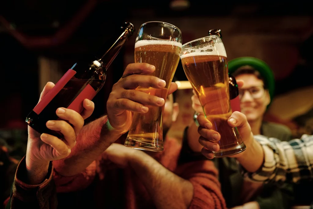 friends drinking beer